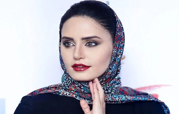 عکس الناز شاکردوست با موی فر