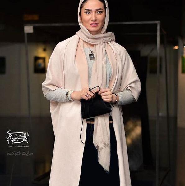 عکس مینا وحید با خانواده