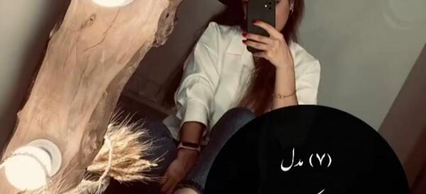 ژست عکس جلو آینه دخترانه
