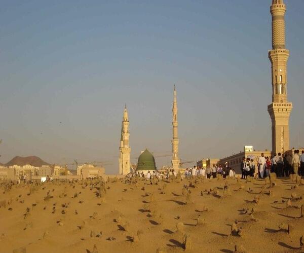 عکس غربت قبرستان بقیع