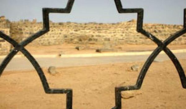 عکس غربت قبرستان بقیع