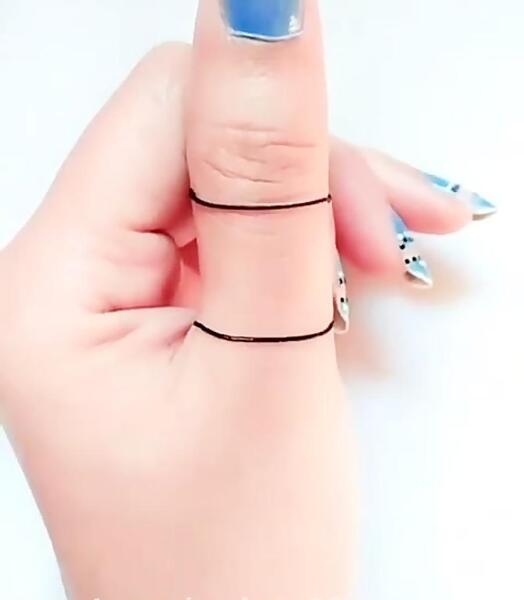 عکس تاج با حنا روی دست