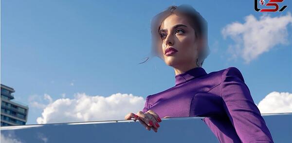عکس ایستاده ریحانه پارسا