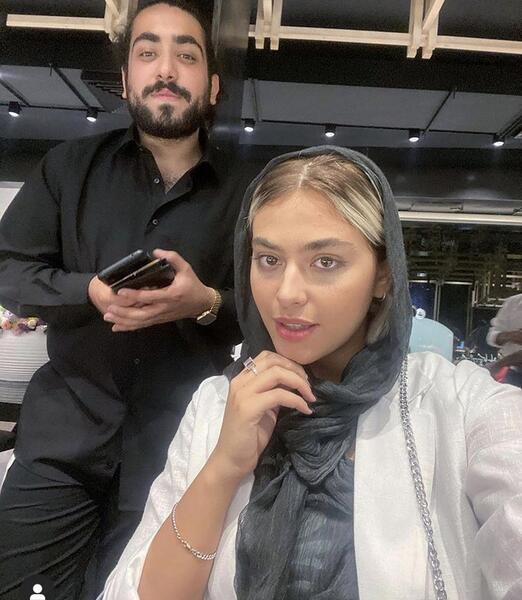 عکس ایستاده ریحانه پارسا