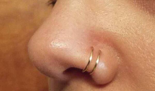 عکس پیرسینگ بینی حلقه ای