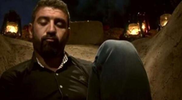 عکس علی انصاریان داخل قبر