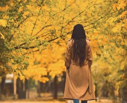 عکس پاییزی دخترانه برای پروفایل واتساپ