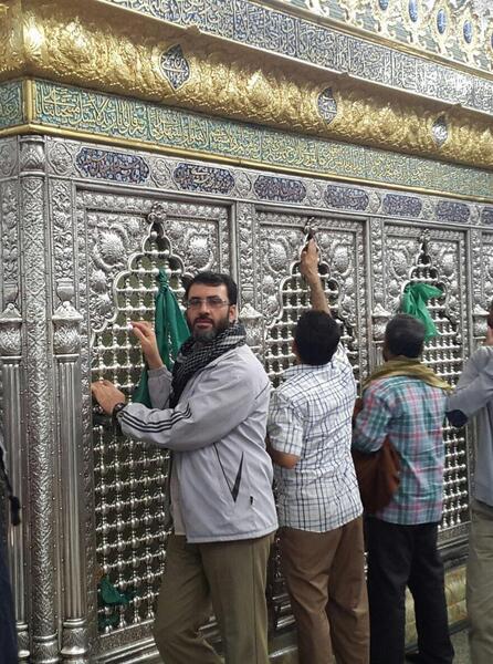 عکس حاج قاسم کنار حرم حضرت زینب