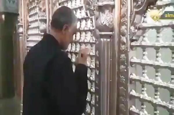 عکس حاج قاسم کنار حرم حضرت زینب