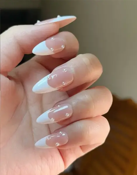 عکس مدل ناخن ساده سفید