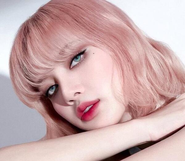 عکس های گروه بلک پینک لیسا