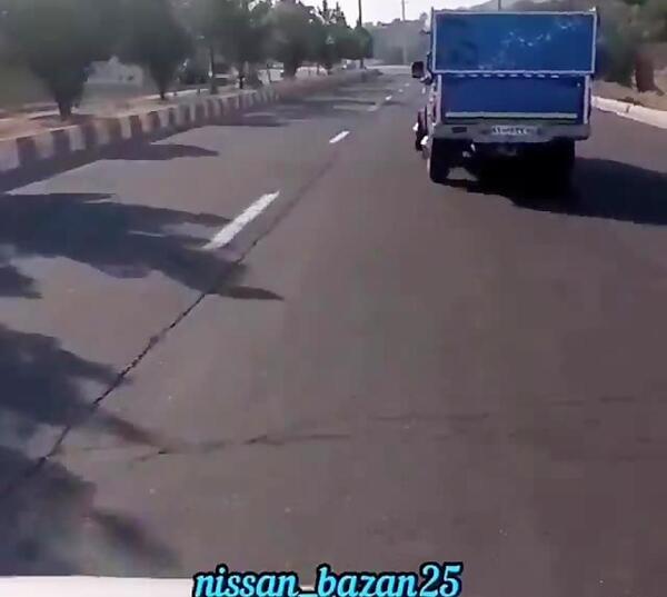 عکس نیسان آبی وحشی