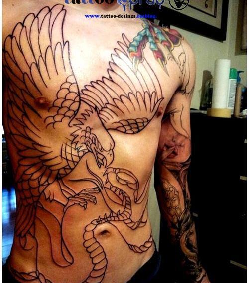 عکس تاتو عقاب روی شکم