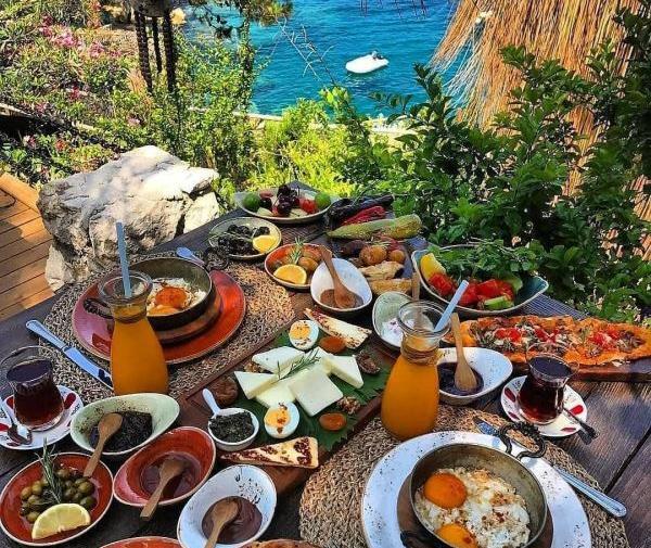 عکس صبحانه دونفره عاشقانه