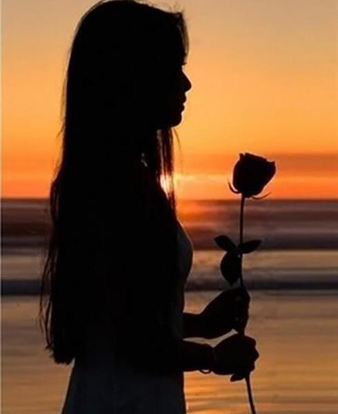 عکس دخترونه شیک کنار دریا