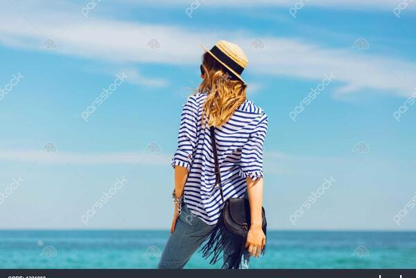عکس دخترونه شیک کنار دریا