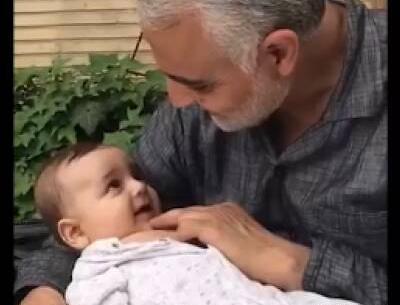 عکس حاج قاسم سلیمانی و بچه ها