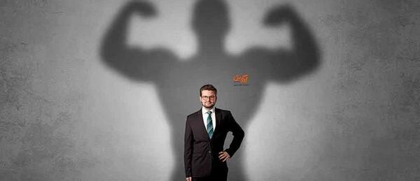 عکس نوشته اعتماد به نفس کاذب