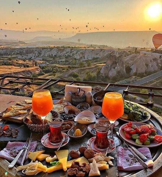 عکس صبحانه عاشقانه دونفره