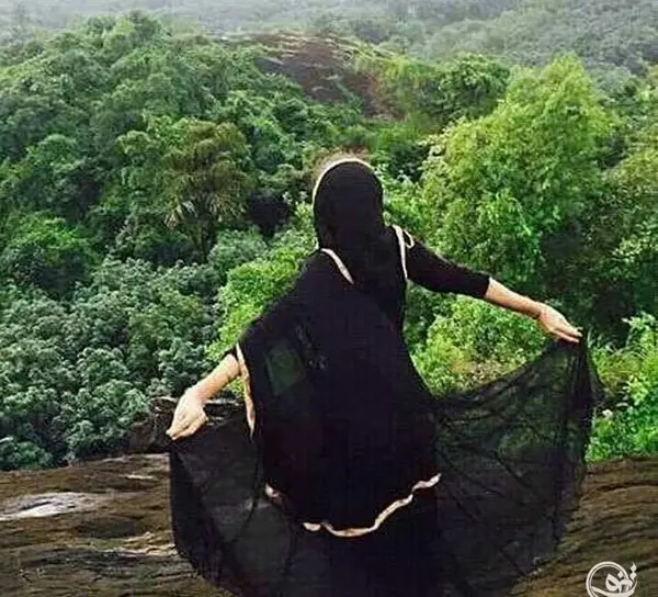 ژست عکس دخترانه تو جنگل