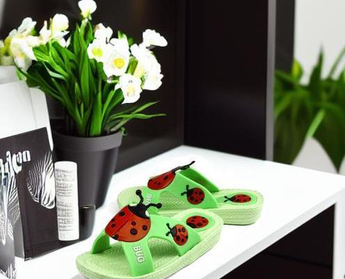 عکس دمپایی دخترانه گلدار