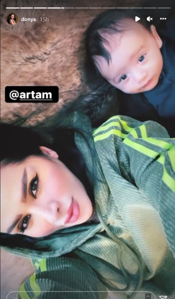 عکس دنیا جهانبخت و فرزندش