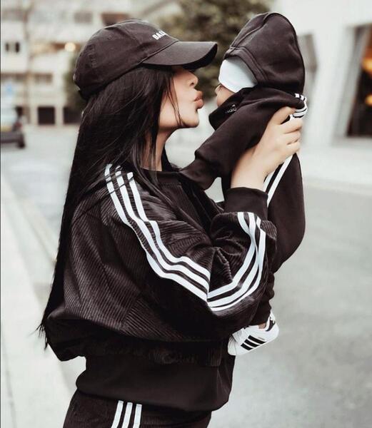 عکس دنیا جهانبخت و فرزندش
