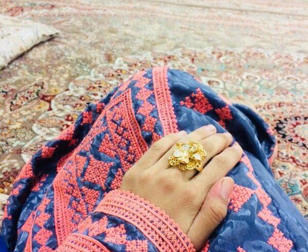 عکس دست دختر بلوچ با قلیون