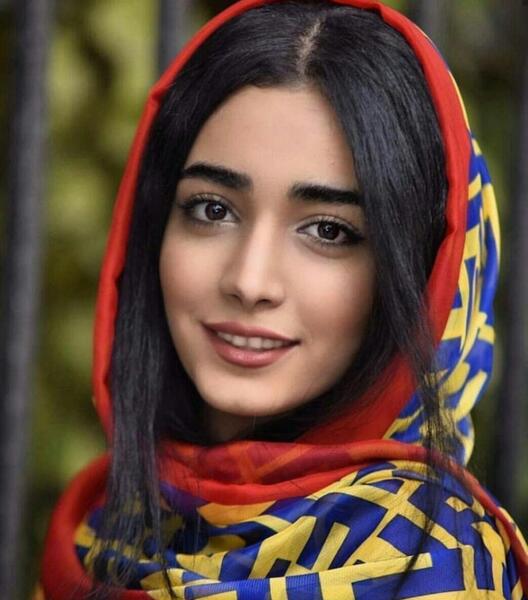 عکس دختر چشم درشت مشکی