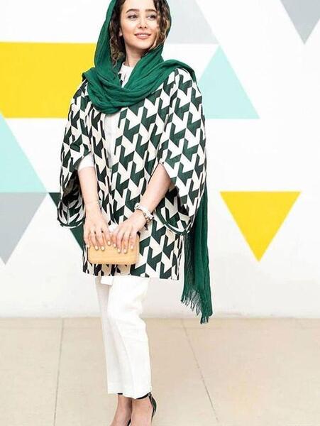 عکس الناز حبیبی با مقنعه