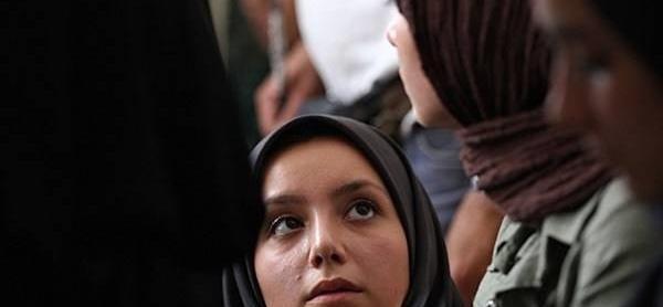 عکس الناز حبیبی با مقنعه