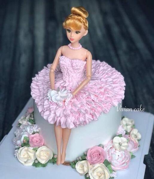 عکس کیک عروسکی دخترانه