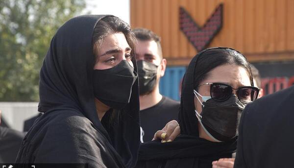 عکس ارشا اقدسی دست فرمون