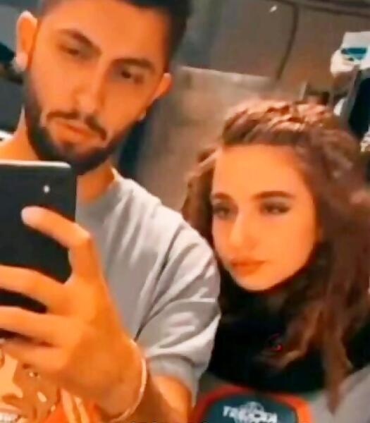 عکس نیکا فلاحی با نامزدش
