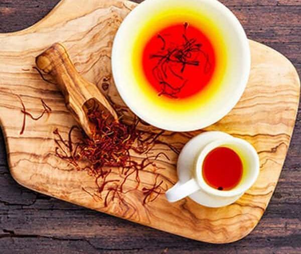 عکس ساییدن زعفران