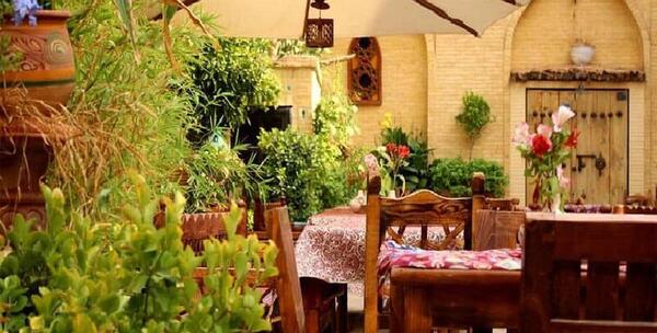 عکس کافه صورتی شیراز