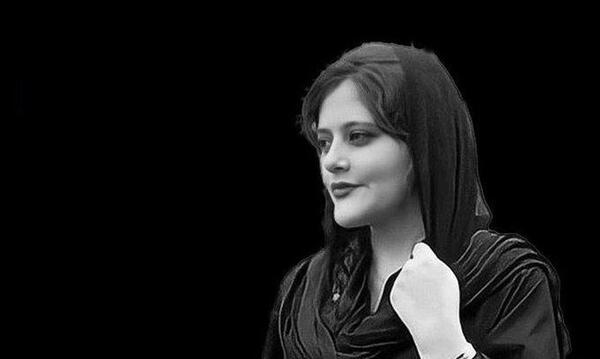 عکس مهسا امینی روی هواپیما