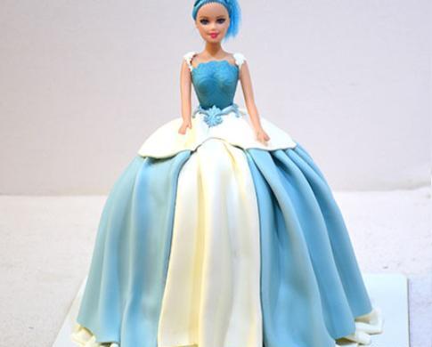 عکس باربی روی کیک