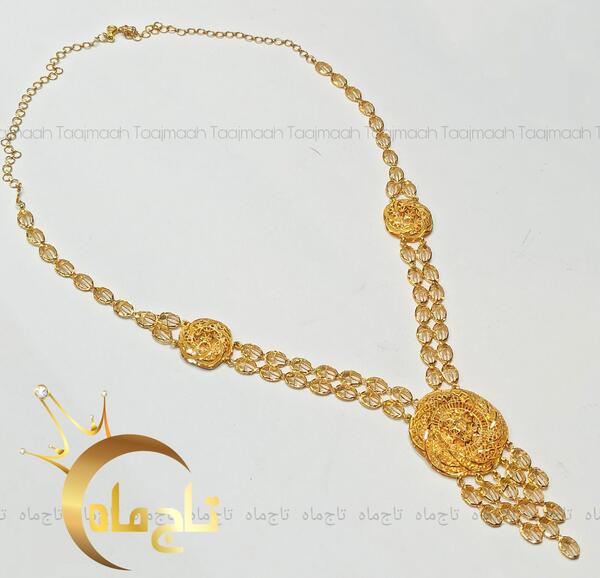 عکس گردنبند رو لباسی طلا