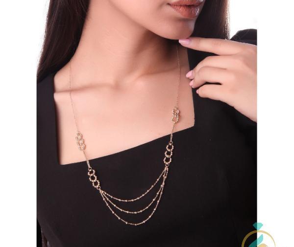 عکس گردنبند رو لباسی طلا