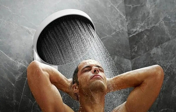 ژست عکس دوش گرفتن دونفره