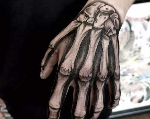 عکس تاتو روی دست اسکلت