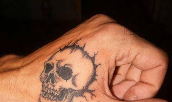 عکس تاتو روی دست اسکلت