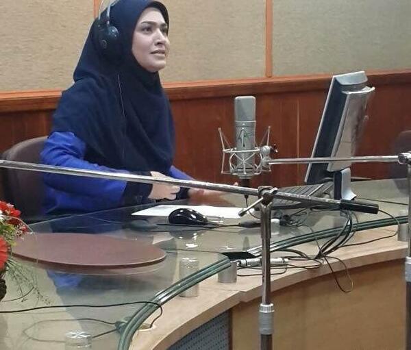 عکس خانم فریبا طاهری مجری شبکه آموزش