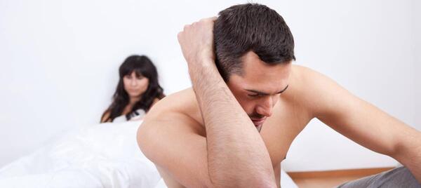عکس آبی که از زن خارج میشود