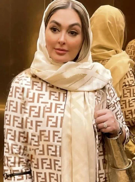 عکس الهام حمیدی در خانه اش