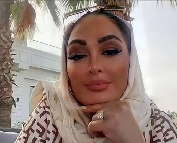 عکس الهام حمیدی در خانه اش