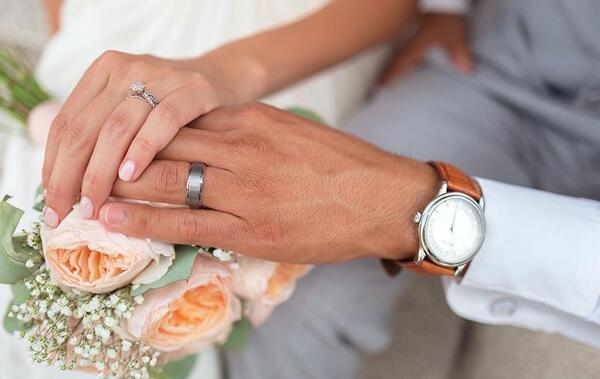 ژست عکس حلقه عروس و داماد