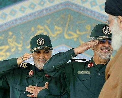 عکس قاسم سلیمانی با رهبر