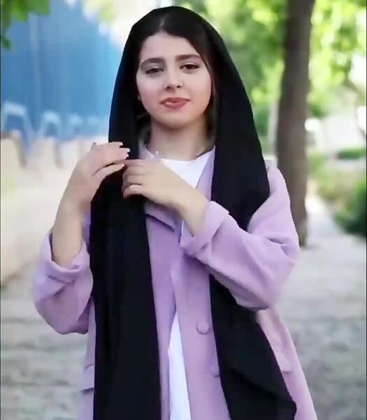 ژست عکس دخترانه با روسری